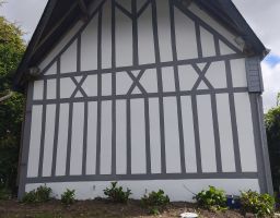 Façade à colombage après ravalement et peinture