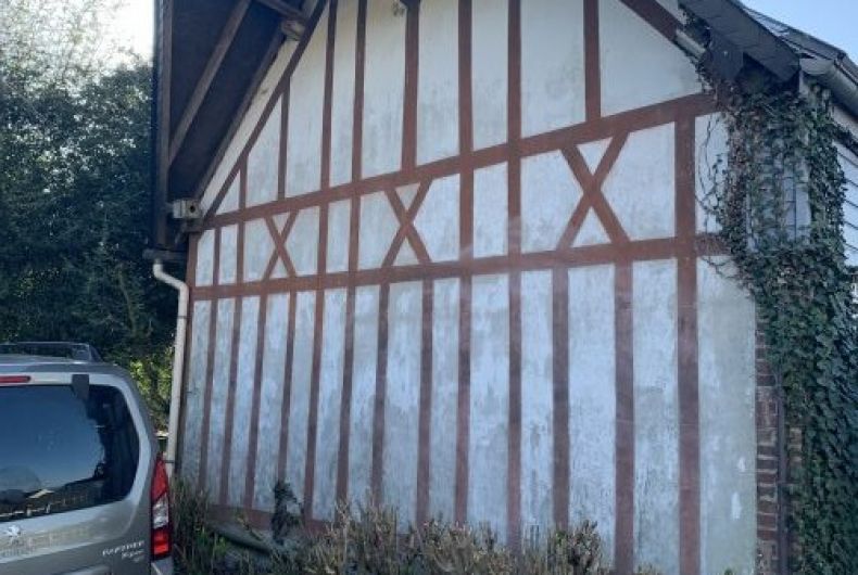 Façade à colombage avant ravalement et peinture